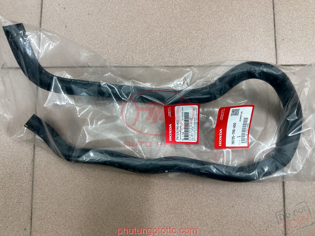 Tuy ô thoát nước Civic 2013 1.8 2.0 (79725TR0A00)