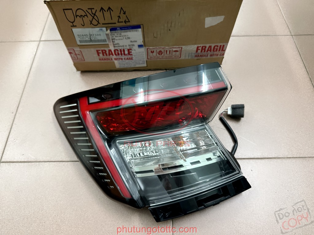 Đèn lái sau Hyundai Accent 2024 có LED (92401AY100 - 92402AY100)