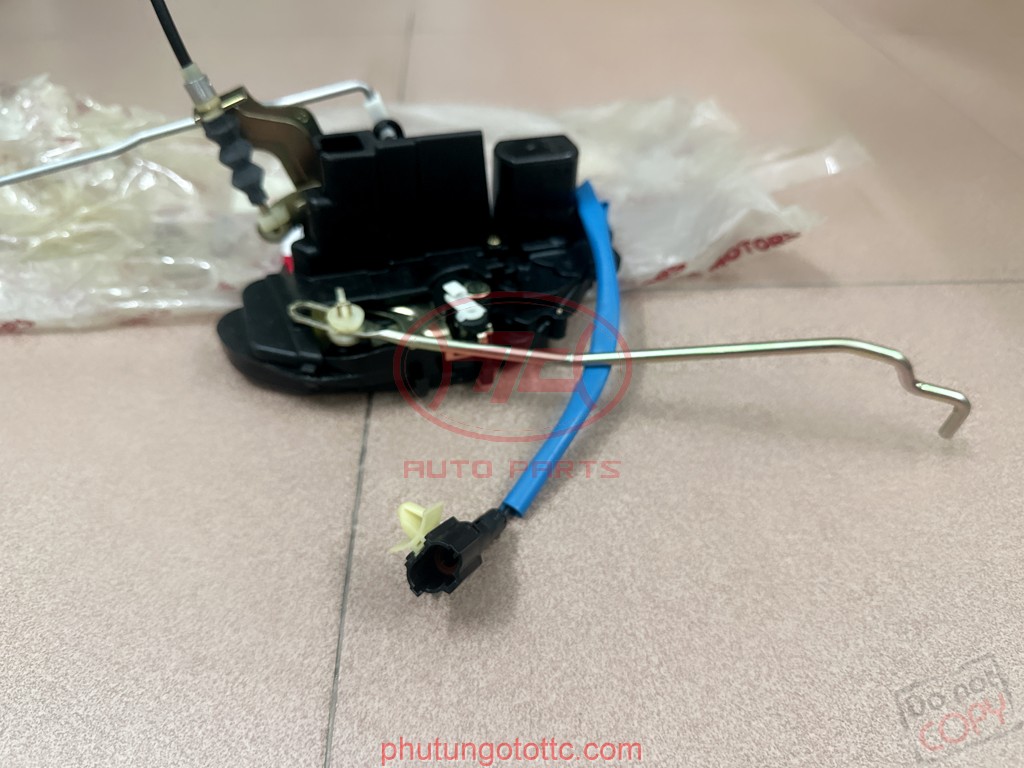 Cơ cấu cửa trước Carnival 1999-2005 (RH)(2 giắc) (0K53A58310A - 0K52Z58311 - 0K55258310B)