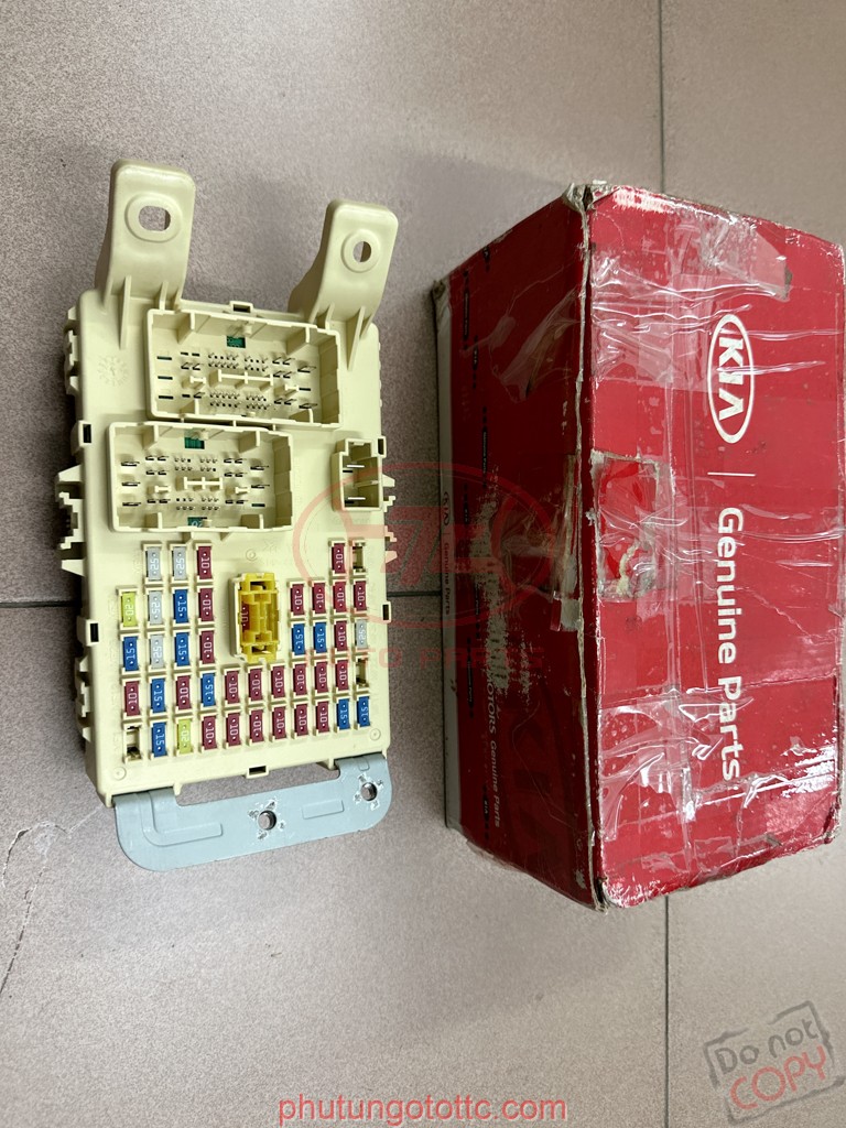 Hộp cầu chì trong xe Rio 2012 (919501W560 - 919501W570)