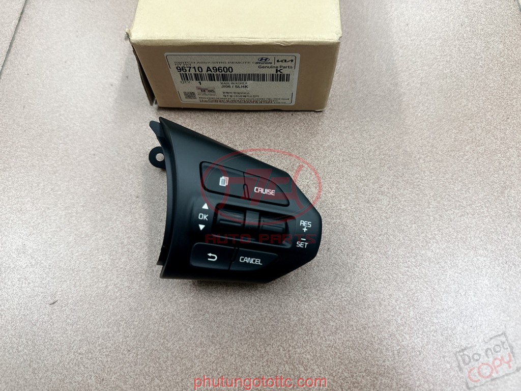 Phím trên vô lăng Sedona 2018 (RH) (96710A9600WK)