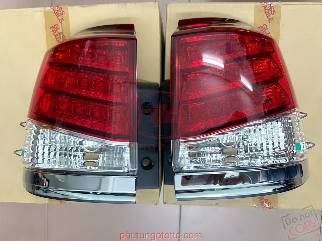 Đèn hậu ngoài LX570 2015 (8156160A50 - 8155160A70)