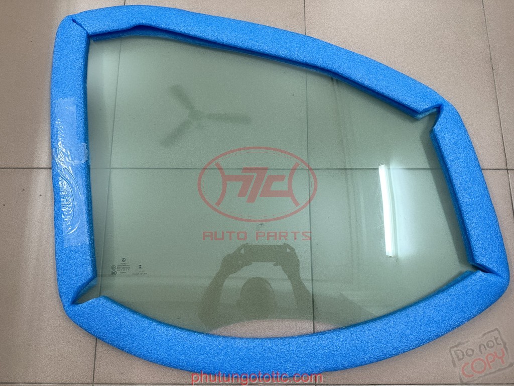 Kính cánh cửa trước Mercedes V220 2016 (4487250200)