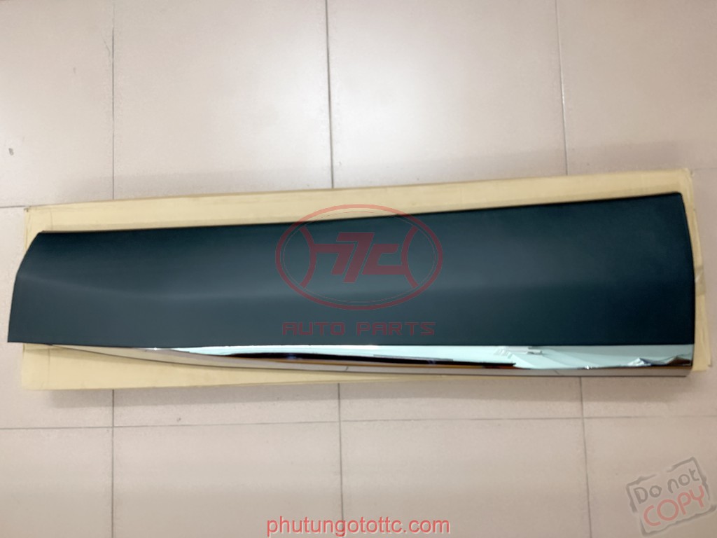 Nẹp cánh cửa sau Peugeot 3008/5008 YL003620XT