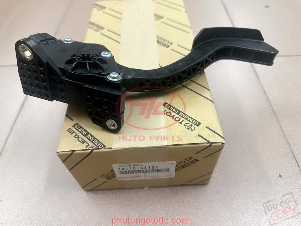 Cảm biến chân ga ( liền chân ga) Camry 2015 2.0E (7811033102 - 7811033101)