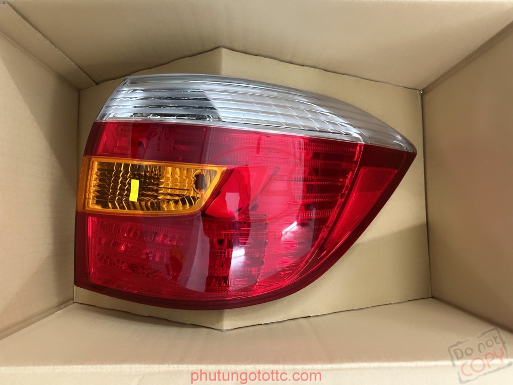 Đèn hậu Highlander 815600E070 - 815500E070