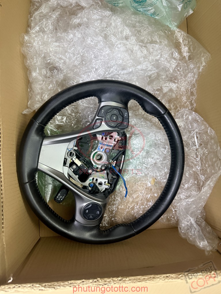 Ốp trên yên ngựa Venza 588040T031E0 - 588040T030E0